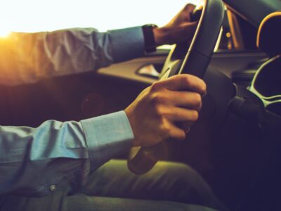 Verletzt ans Steuer Darf man mit Rippenbruch Autofahren