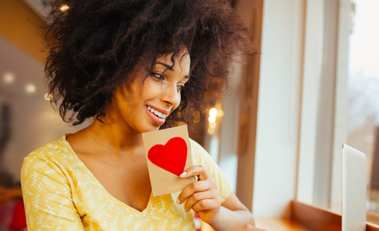 Onlinedating im Mainstream: Wie sich die soziale Akzeptanz der digitalen Partnersuche gewandelt hat