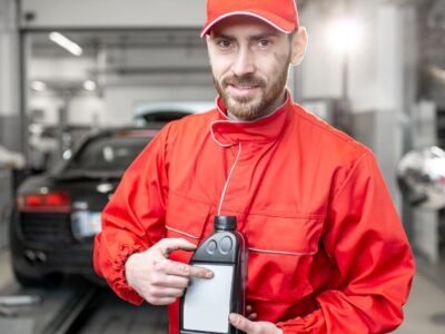 Welche Aufgabe hat Motoröl in einem Verbrennungsmotor 