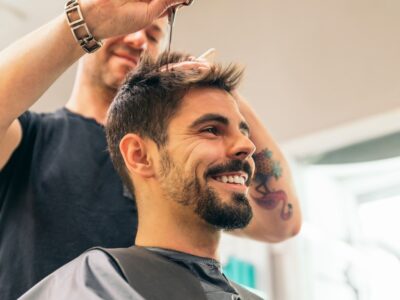 Welche Frisur bei hoher Stirn beim Mann Die besten Haarschnitte für einen harmonischen Look