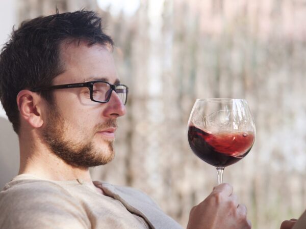 Magenschonender Alkohol und seine Wirkung auf den empfindlichen Magen-Darm-Trakt